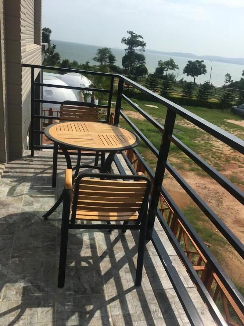 Look Villa image