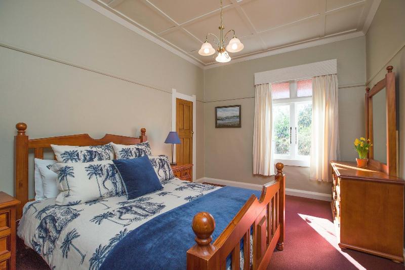 Tairoa Lodge & Cottage image