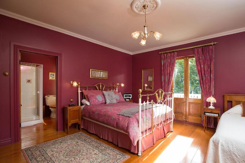 Tairoa Lodge & Cottage image