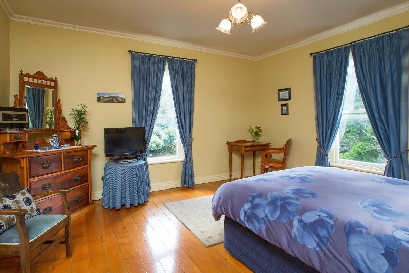 Tairoa Lodge & Cottage image