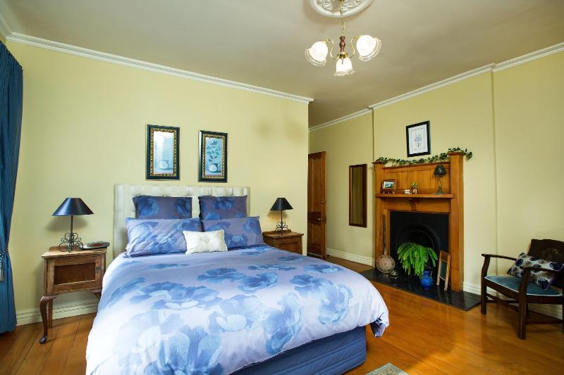 Tairoa Lodge & Cottage image