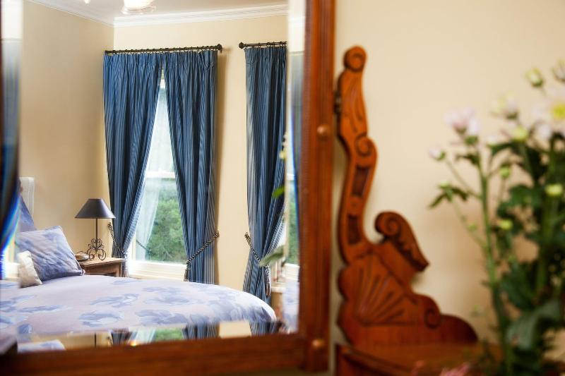 Tairoa Lodge & Cottage image