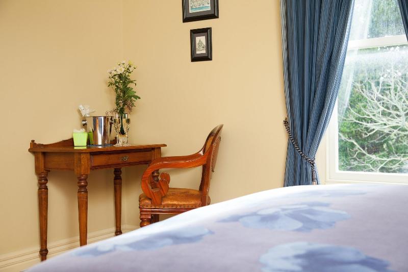 Tairoa Lodge & Cottage image 9