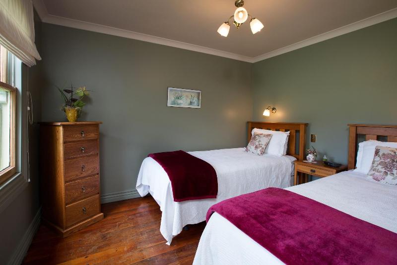 Tairoa Lodge & Cottage image