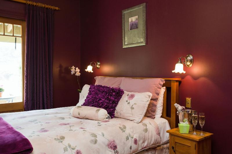 Tairoa Lodge & Cottage image