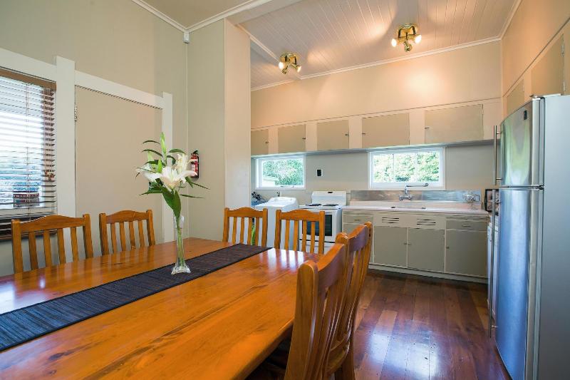 Tairoa Lodge & Cottage image