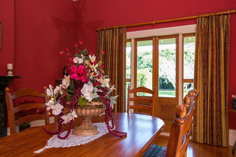 Tairoa Lodge & Cottage image
