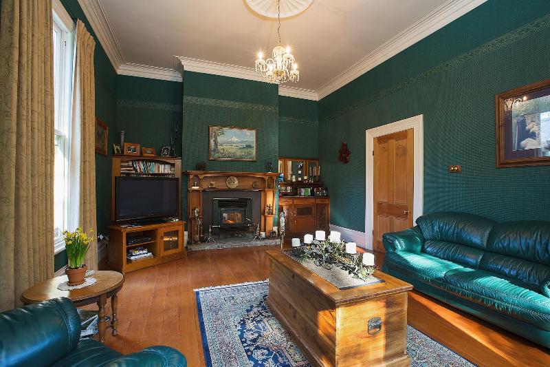 Tairoa Lodge & Cottage image