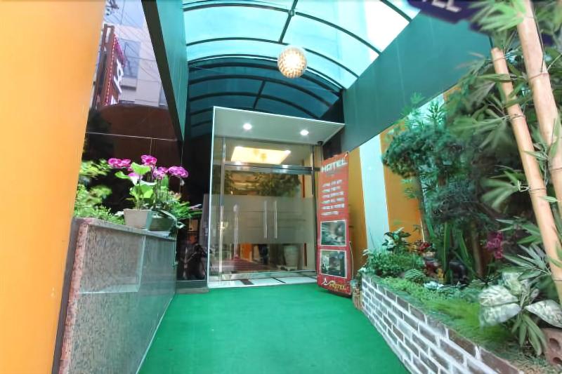 Show Hotel image
