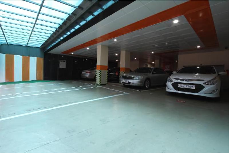 Show Hotel image