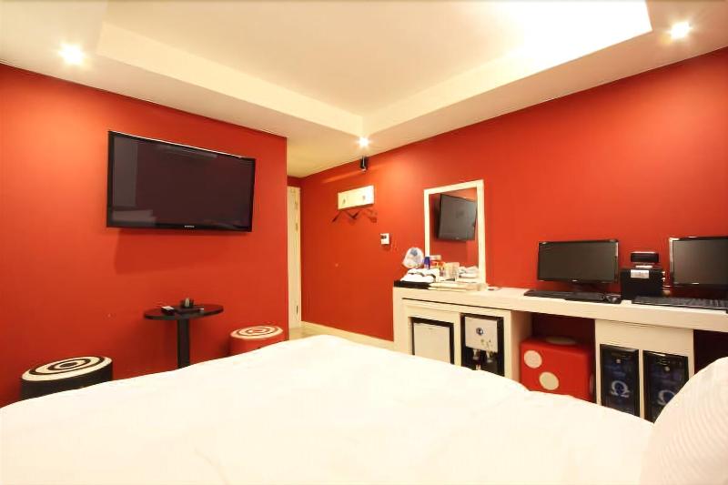 Show Hotel image