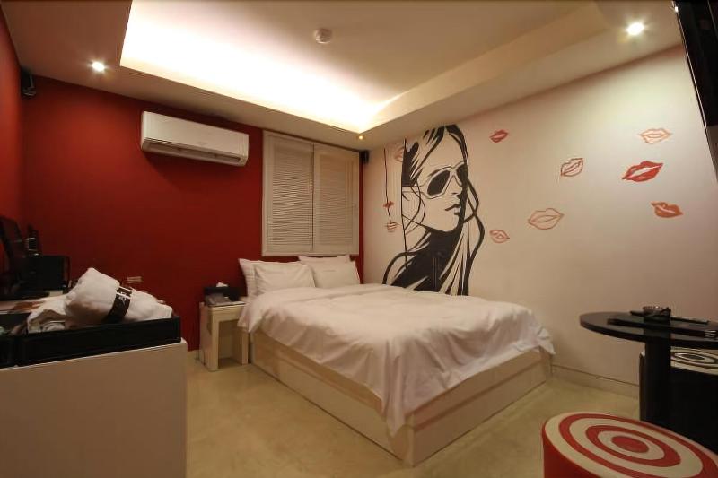 Show Hotel image