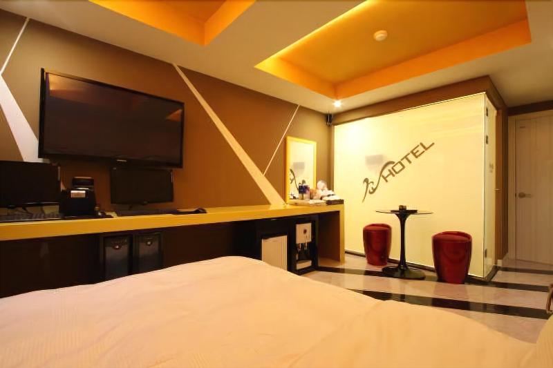 Show Hotel image