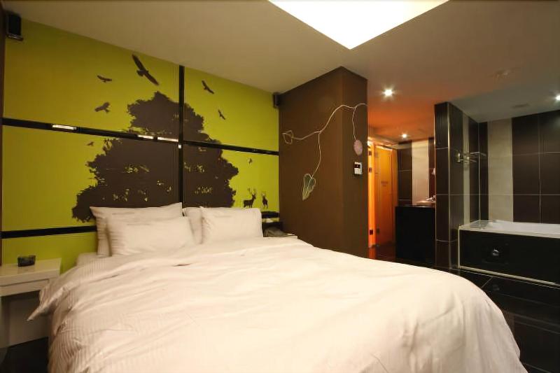 Show Hotel image