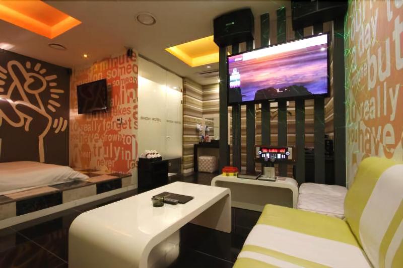 Show Hotel image