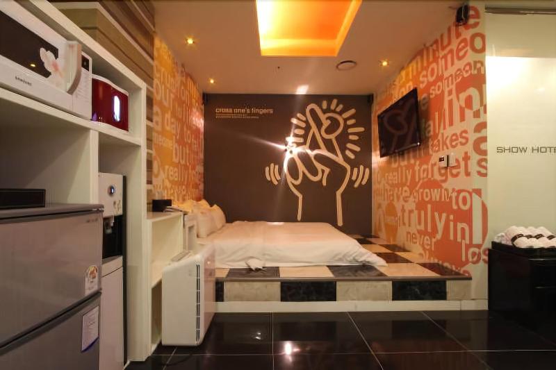 Show Hotel image