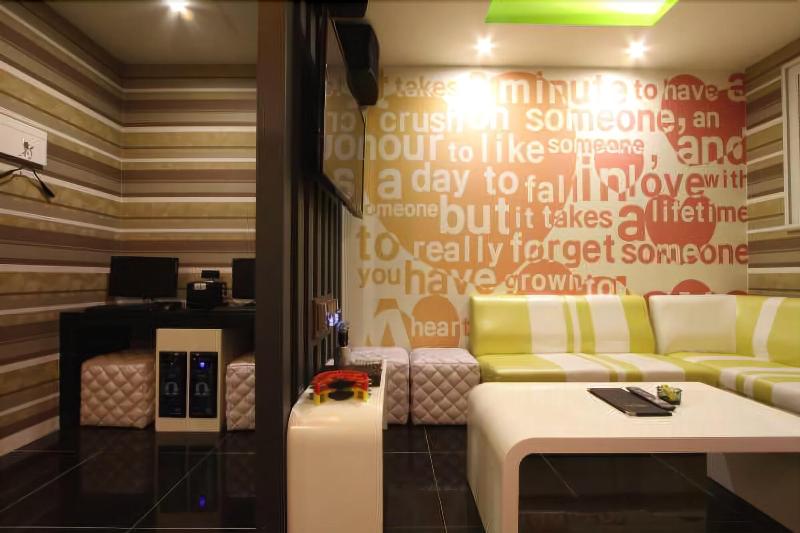 Show Hotel image