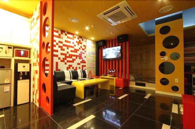 Show Hotel image