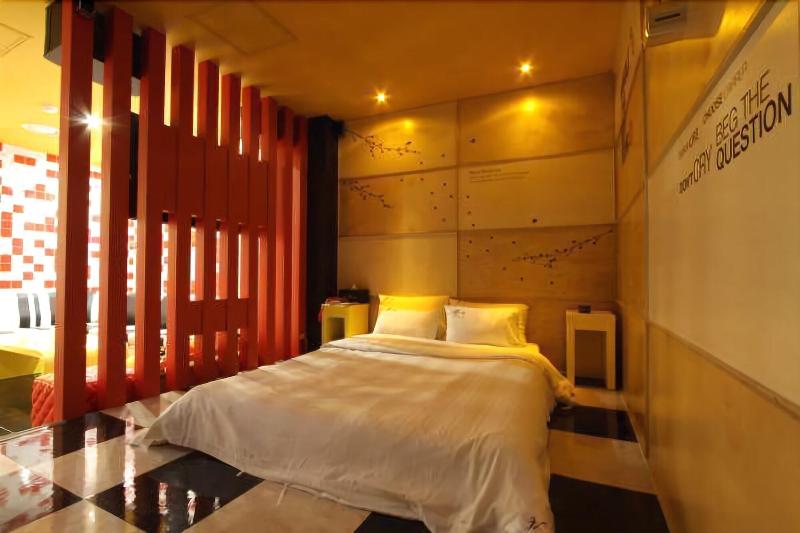 Show Hotel image