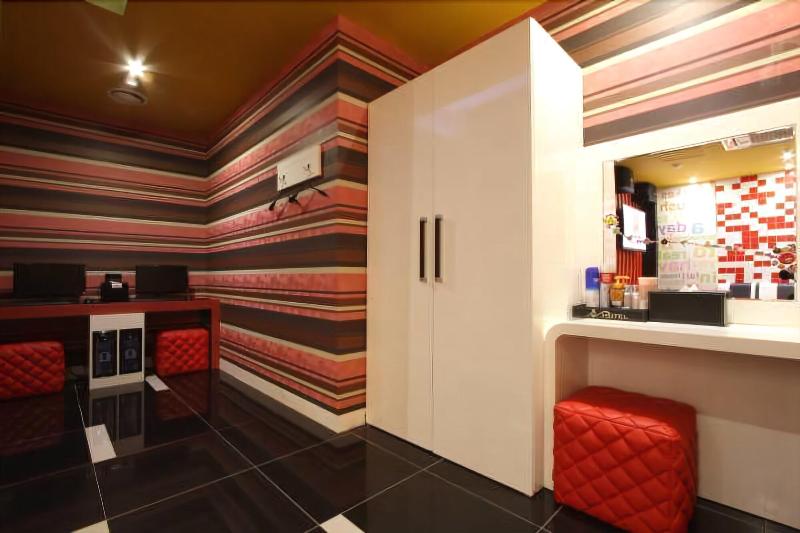 Show Hotel image