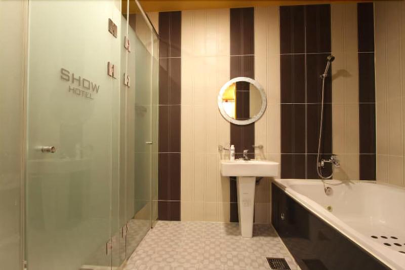 Show Hotel image