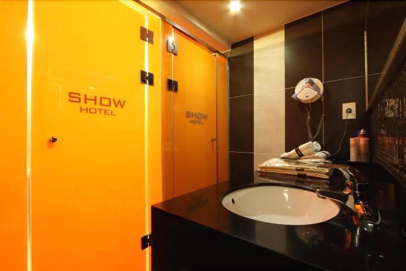 Show Hotel image