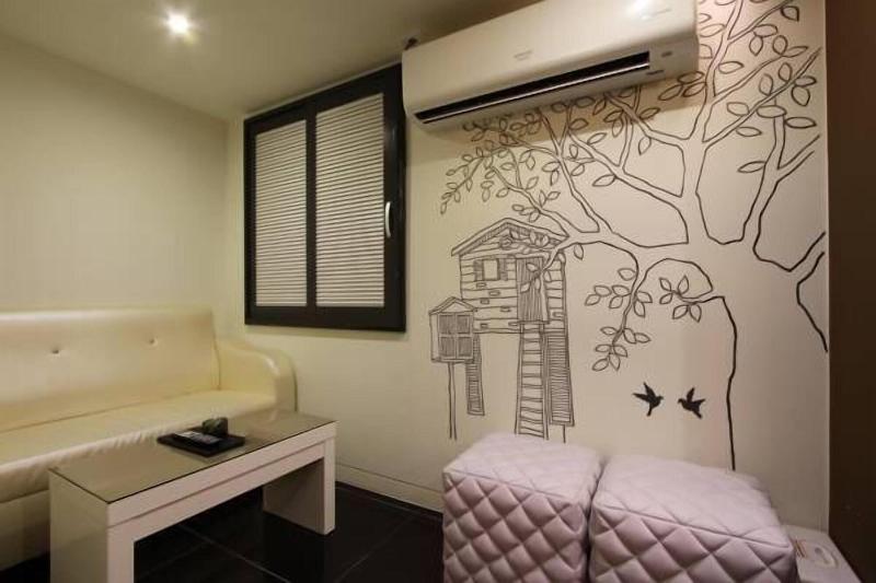 Show Hotel image