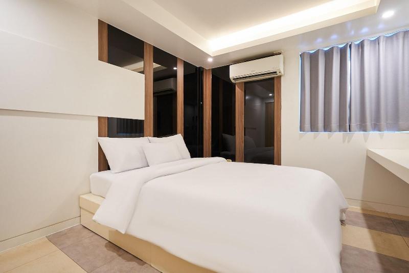 Show Hotel image