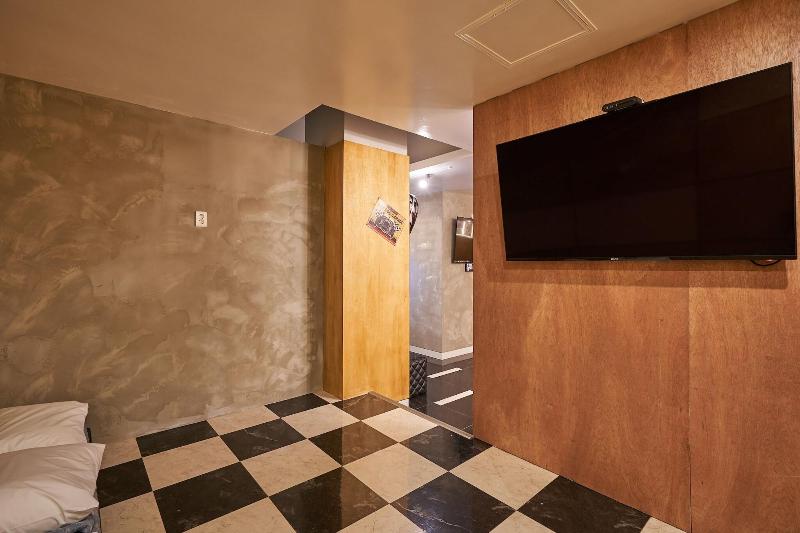 Show Hotel image