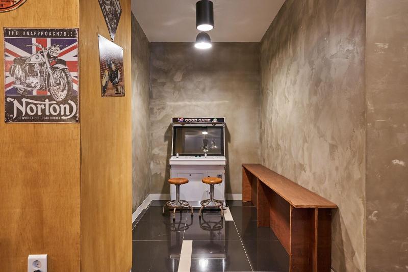 Show Hotel image