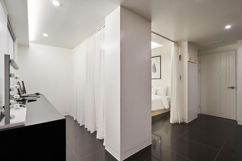 Show Hotel image