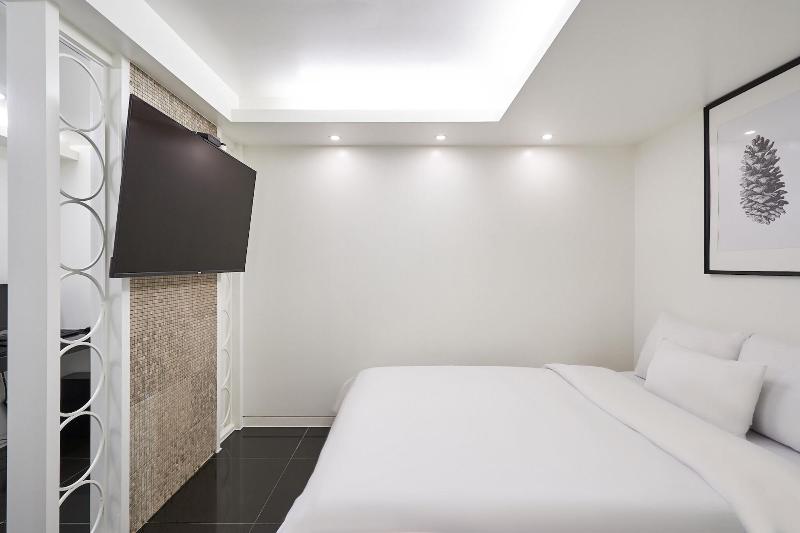 Show Hotel image