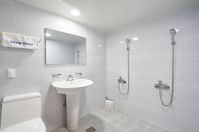 Show Hotel image