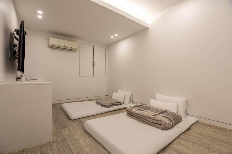 Show Hotel image