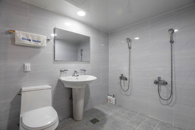 Show Hotel image