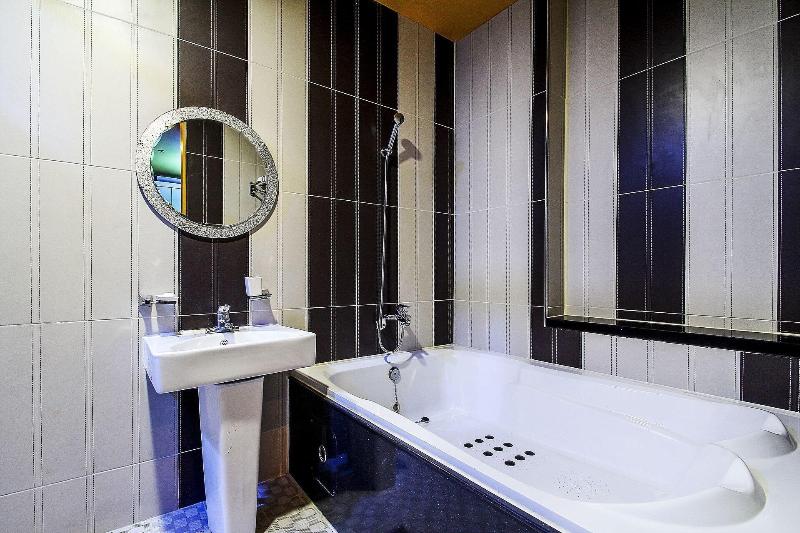 Show Hotel image