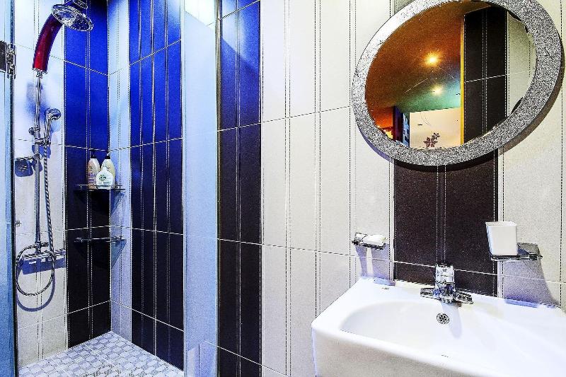 Show Hotel image