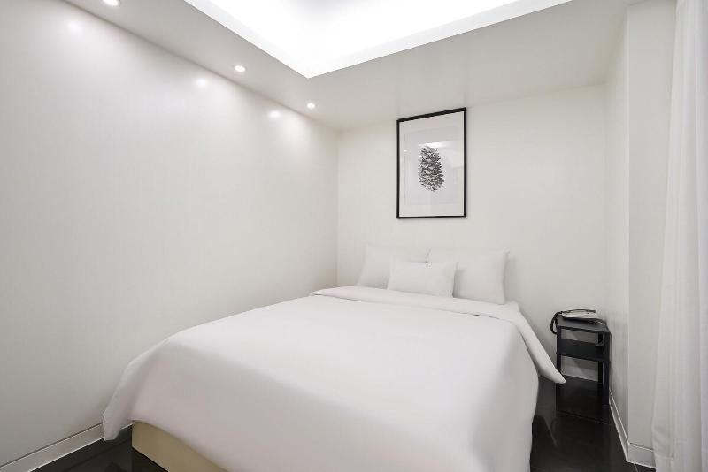 Show Hotel image