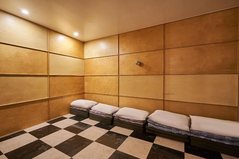 Show Hotel image