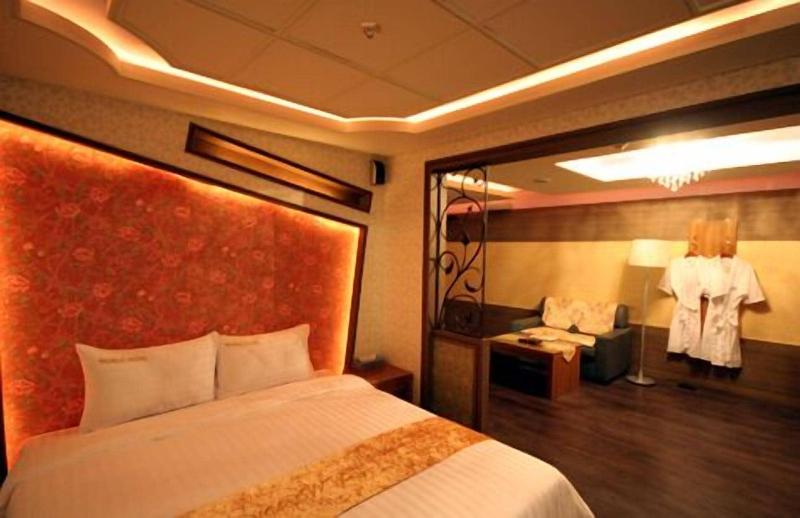 World Tourist Hotel image