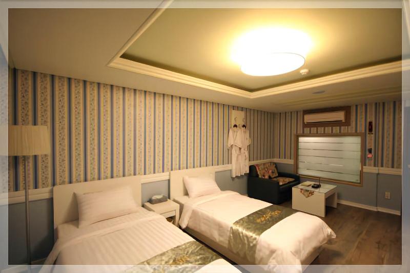 World Tourist Hotel image