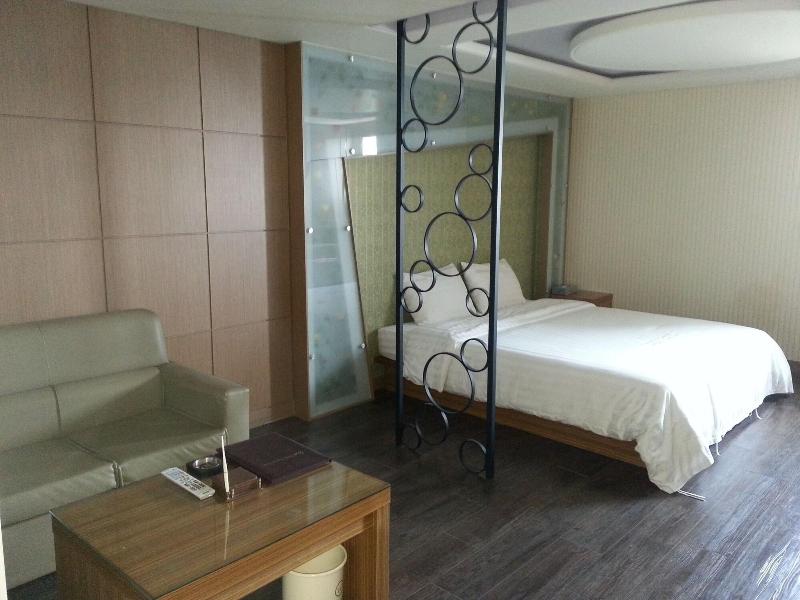 World Tourist Hotel image