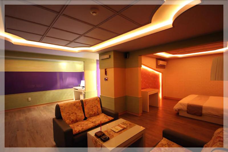 World Tourist Hotel image