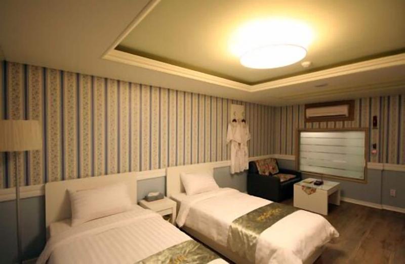 World Tourist Hotel image