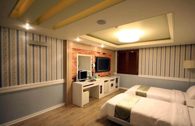 World Tourist Hotel image