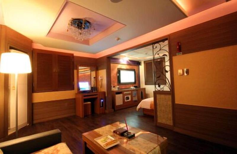 World Tourist Hotel image