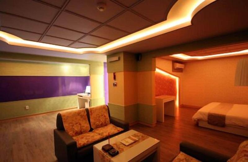 World Tourist Hotel image