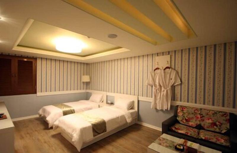 World Tourist Hotel image