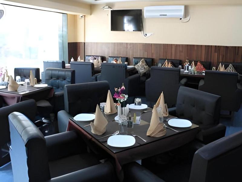 Hotel Rajhans International image