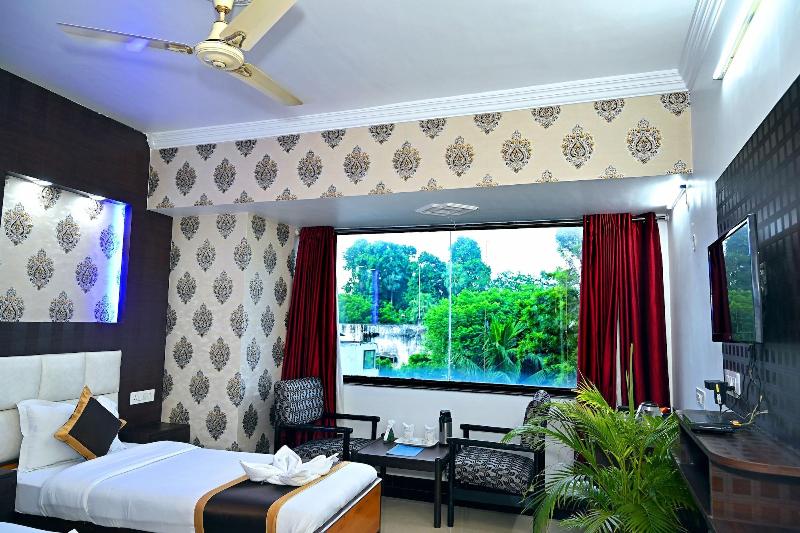 Hotel Rajhans International image